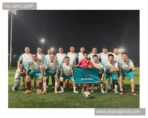 足球明星与球迷的激情碰撞展现足球文化的魅力与情感共鸣 足球明星与球迷的激情碰撞展现足球文化的魅力与情感共鸣