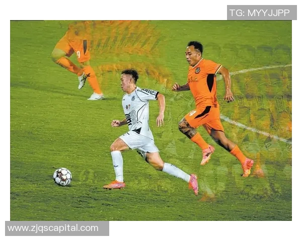 足球明星在绿茵场上带球瞬间展现的魅力与风采照片集 足球明星在绿茵场上带球瞬间展现的魅力与风采照片集