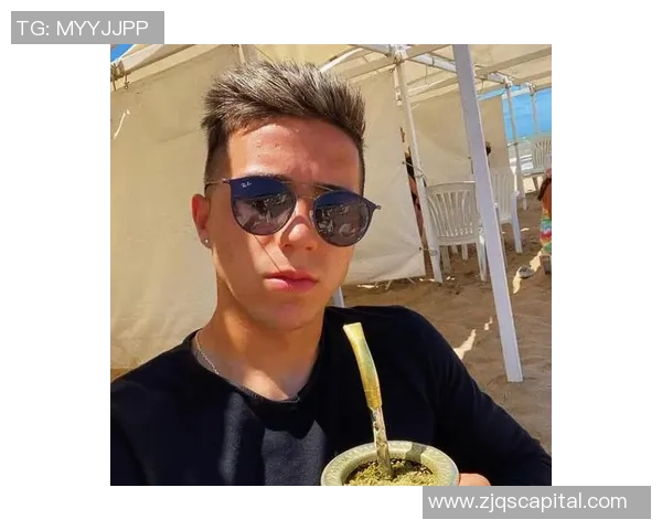 足球明星男生的INS头像精选展现个性与风格的完美结合