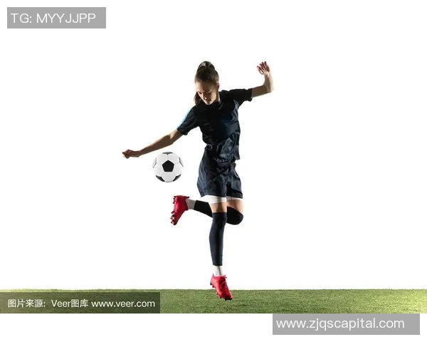 高清足球明星白色壁纸精选展示让你感受运动魅力与激情的完美结合